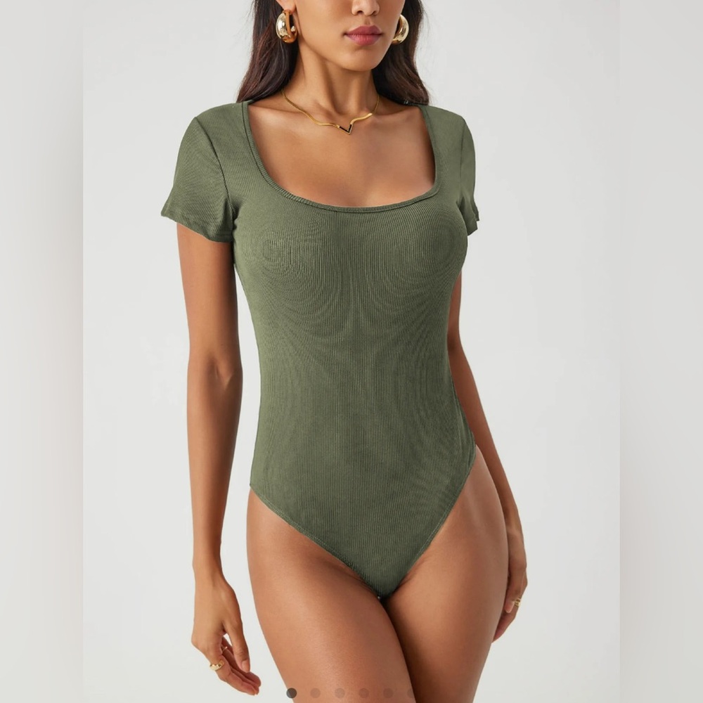 Cider Solid Square Neck Short Sleeve Bodysuit